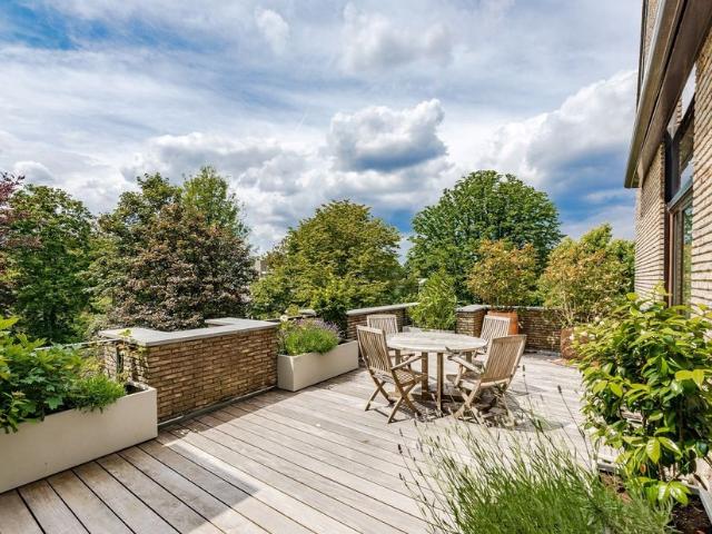 Penthouse à vendre pour 990000 euro avec 2 chambres à coucher