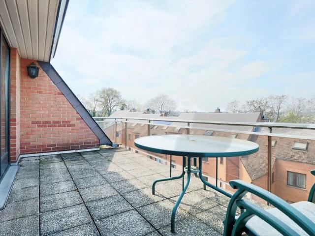 Penthouse à louer pour 2600 euro avec 4 chambres à coucher