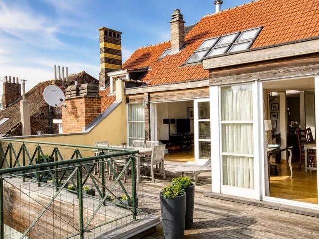 Penthouse à louer pour 3900 euro avec 3 chambres à coucher