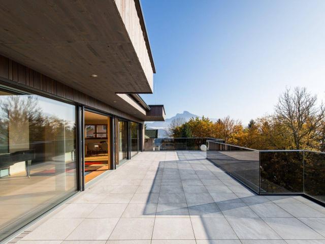 Penthouse am Mondsee – Ein Rückzugsort der Extraklasse! Hochwertige Vollholz Architektur, 4 Terrassen und spektakulärer Panoramablick auf den Mondsee – bezugsfertig und barrierefrei