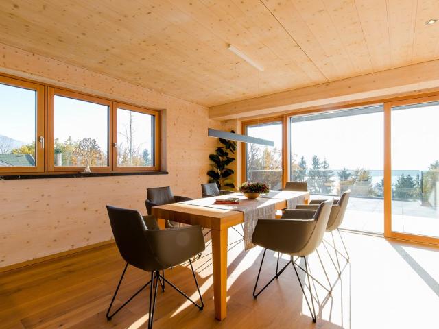 Penthouse am Mondsee Ein Rückzugsort der Extraklasse! Hochwertige Vollholz Architektur, 4 Terrassen und spektakulärer Panoramablick auf den Mondsee bezugsfertig und barrierefrei