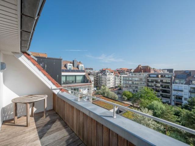 Penthouse aan de Dumortierlaan en vlakbij de ZEE!