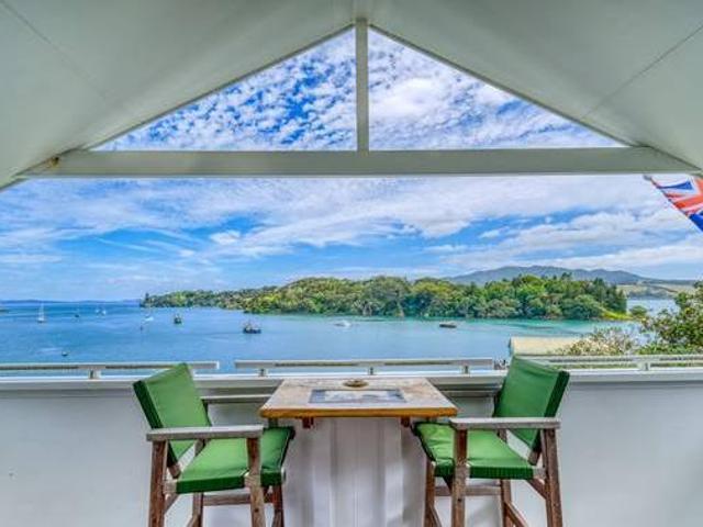 PENTHOUSE APARTMENT HARBOUR VIEW FULLY FURNISHED