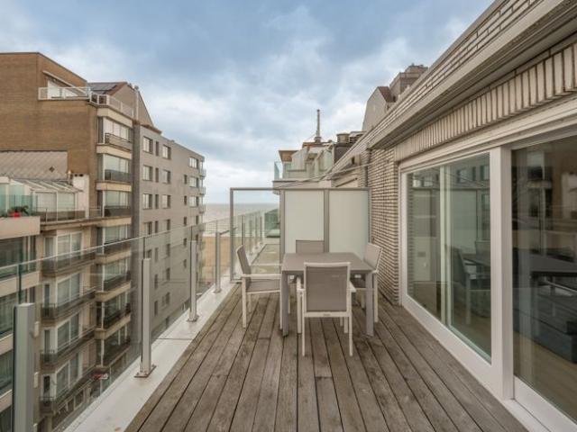 Penthouse appartement met aangenaam zijdelings zeezicht u.