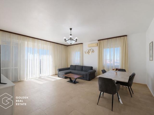 Penthouse Ared Uta, amenajat modern, vedere panoramica spre Stadionul Uta