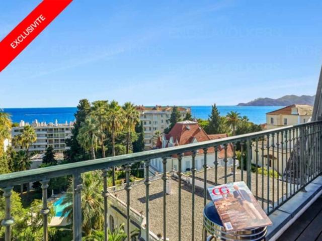 Penthouse atypique vue mer à 10 min de la Croisette