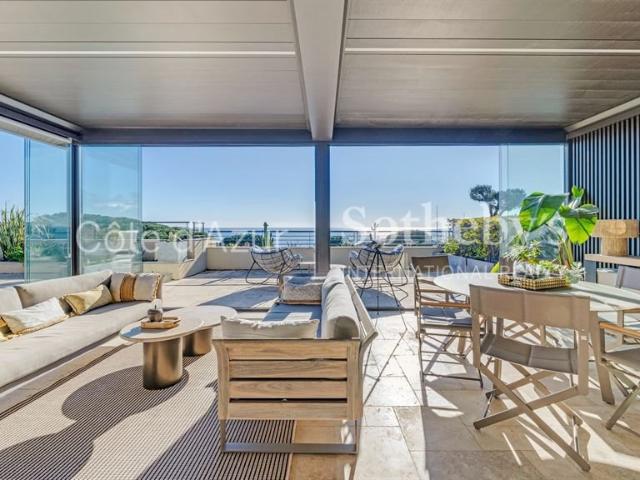 Penthouse avec vue mer et terrasse de 200 m² à vendre aux Is. 177m² Les Issambres