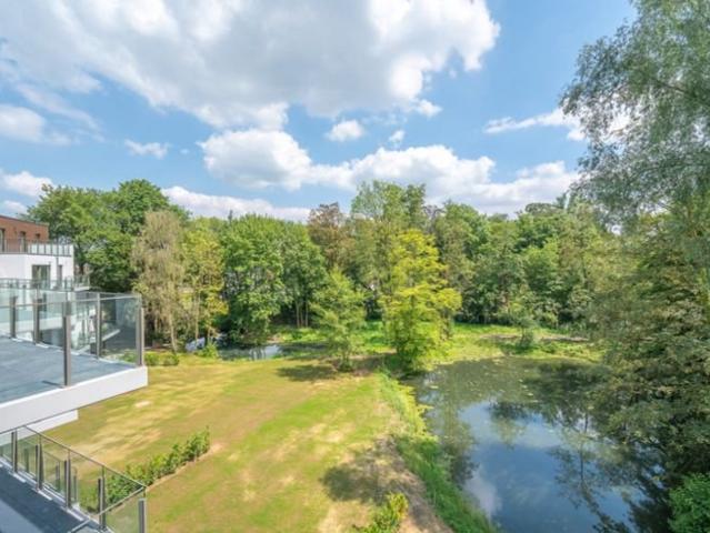 PENTHOUSE AVEC ASCENSEUR PRIVATIF VUE IMPRENABLE ! TVA 6% !