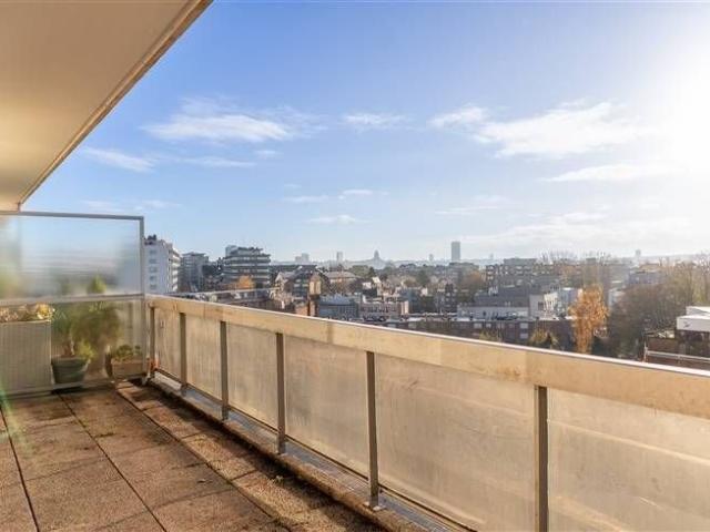 Penthouse avec grande terrasse et vue imprenable sur la vill