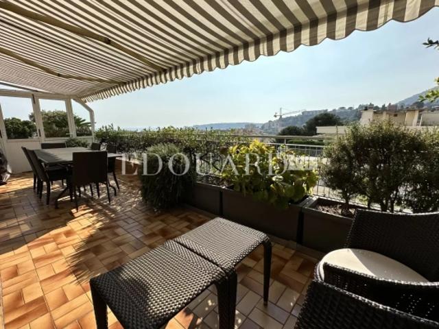 Penthouse avec spectaculaire terrasse, belle vue panoramique jusqu'à la mer, possibilité garage