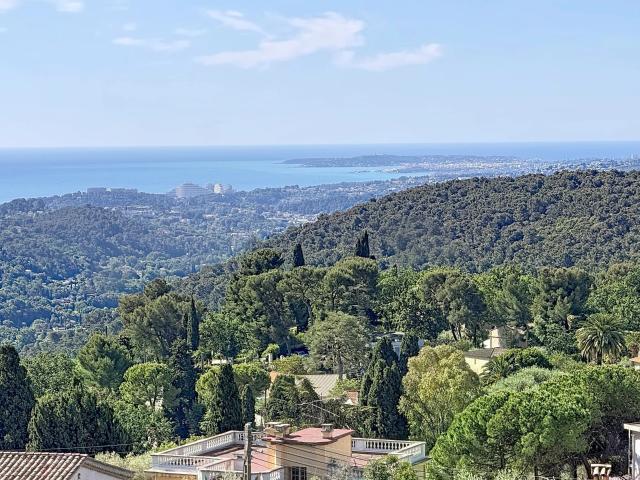 Penthouse d’exception au cœur de Vence – soleil, calme et vu. 78m² Vence