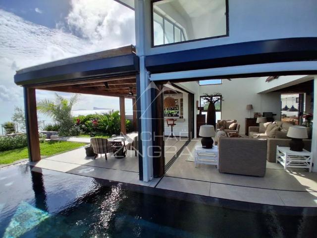 Penthouse d’Exception Pieds dans l’Eau à Pointe aux Canonniers