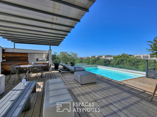 Penthouse d'exception avec vue et piscine suspendue