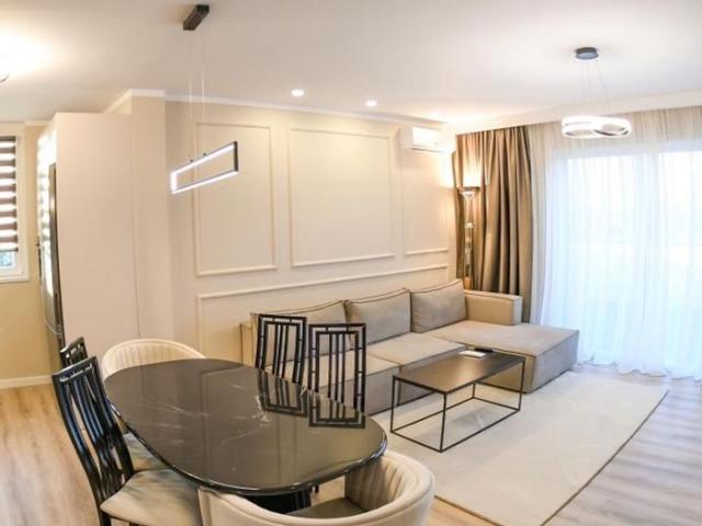 Penthouse de închiriat, Maniu Residence