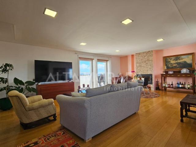 Penthouse Duplex Exclusiva, T3 sendo 2 suítes em Avenida Bocage no Barreiro, com Vista Panorâmica Lisboa e Rio Tejo.