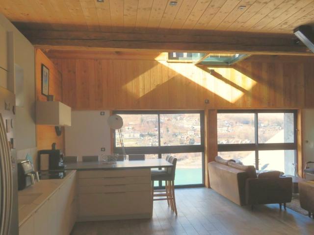 Penthouse duplex rénové de 3 chambres avec vue sur le lac, p. m² Oz Oz en Oisans