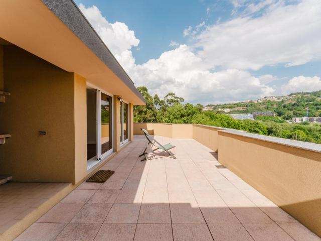Penthouse Duplex T4+1 com Terraço de 3 Frentes e Vista Serra