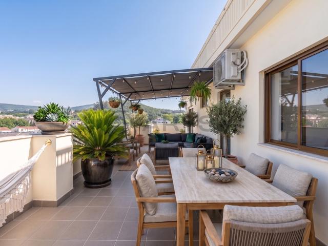 Penthouse Duplex T4 com Terraços Panorâmicos no Coração da Cidade