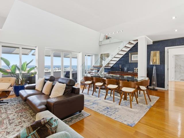Penthouse Duplex T6 no Edifício Écran, Parque das Nações