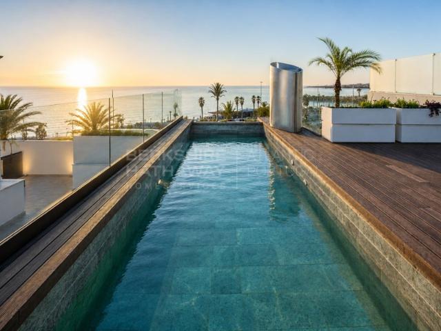 Penthouse Duplex Única em Primeira Linha de Mar com piscina| Monte Estoril