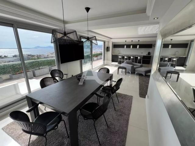 Penthouse entièrement rénové avec vue époustouflante