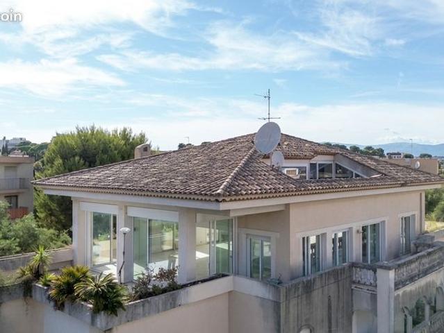 Penthouse en duplex 189m2 au cap d'antibes a renover