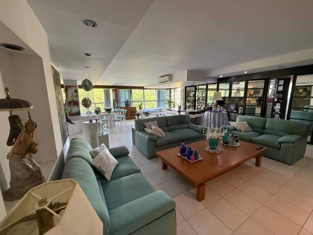 Penthouse en venta Macaracuay