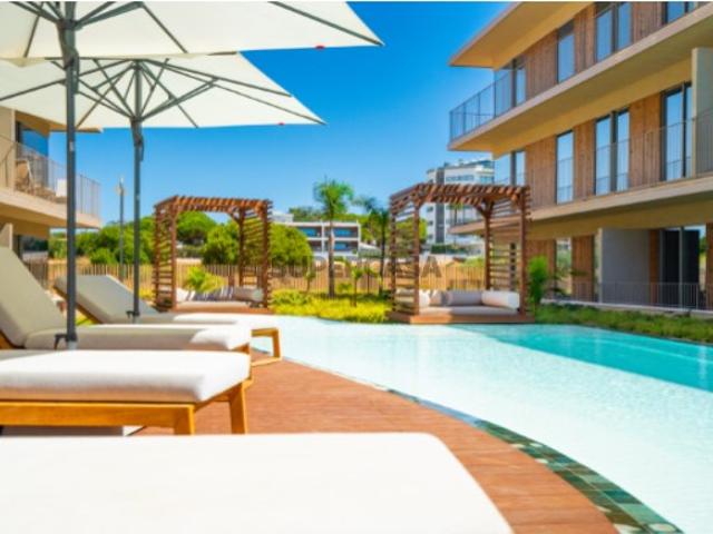 Penthouse Elegance by the Sea in Quarteira