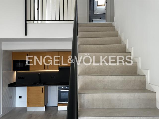 Penthouse elegante completamente renovado, listo para entrar. 82m² Figueres