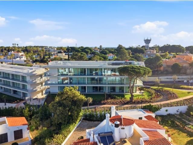 Penthouse Exclusiva de Luxo T4 com Vista Mar num Prestigiado Resort de Praia | Carvoeiro, Algarve
