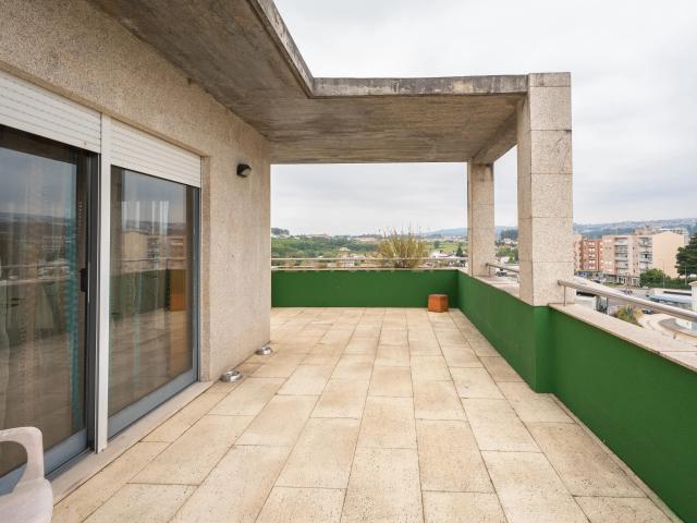 Penthouse Exclusiva T5 – Luxo, Conforto e Espaço em Pleno Coração da Cidade