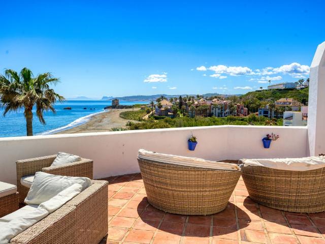 Penthouse For Rent in Casares, Casares