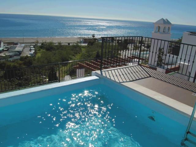 Penthouse for rent in El Peñoncillo, Torrox, Málaga