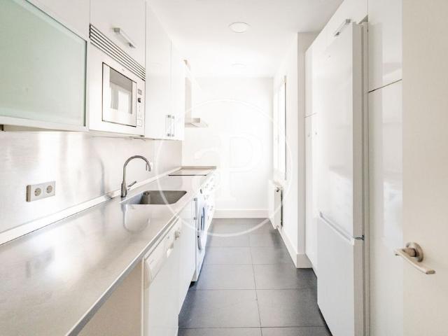 Penthouse for rent in Jerónimos Madrid
