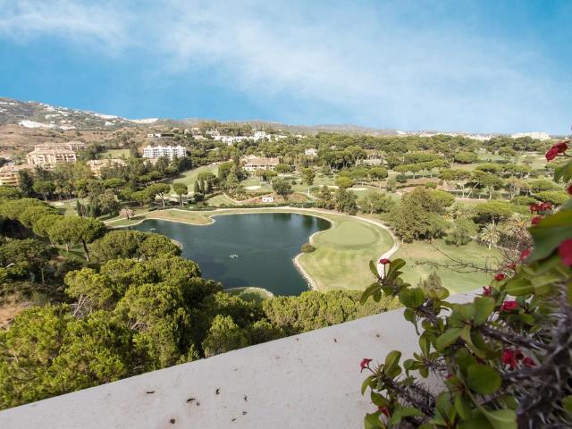 Penthouse For Rent in Marbella, Marbella