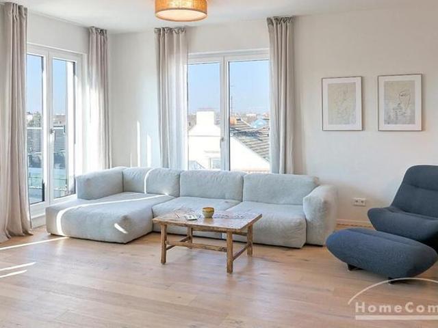Penthouse flat close to the Alster with luxurious furnishings in Hamburg. 2 bedrooms perfect for 2 colleaques