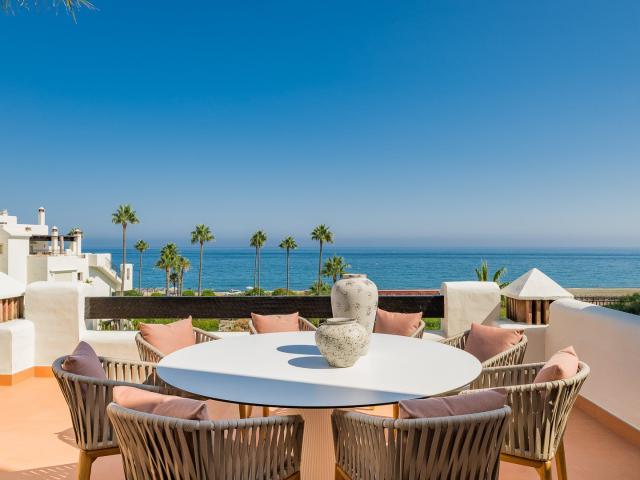Penthouse Frente a la Playa con Terraza en la Azotea en la N. 154m² Estepona