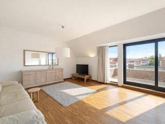 Penthouse furnished 3bed. 2bath + parking