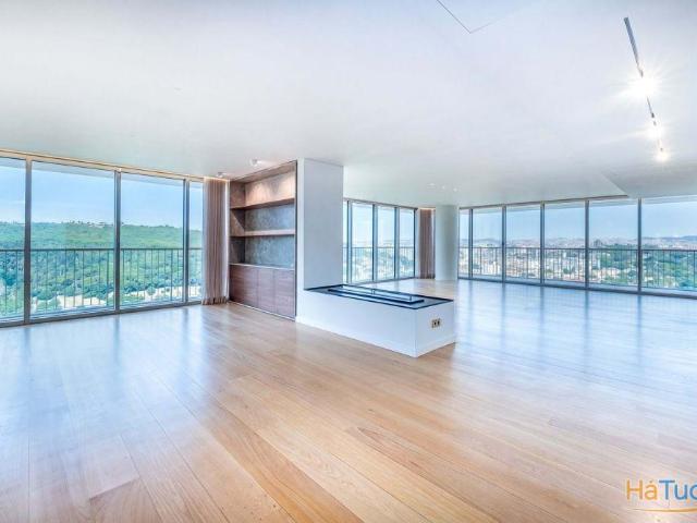 Penthouse Infinity Tower | 26084078372