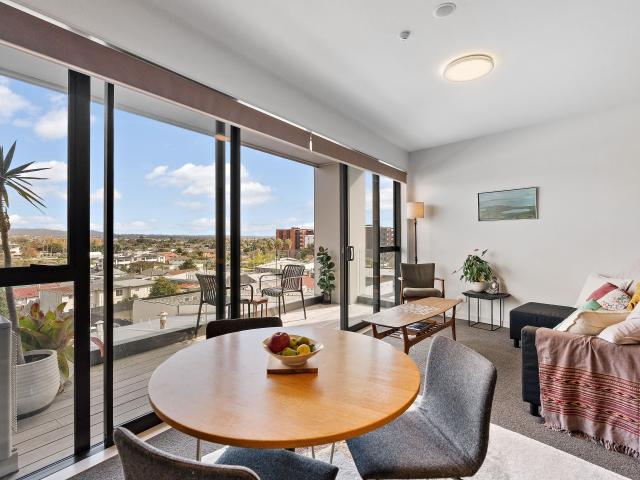 Penthouse Level Apartment Incredible Views