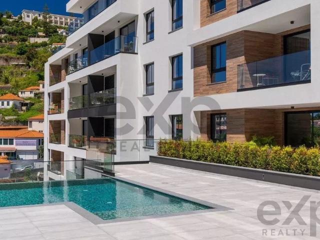 Penthouse Luxo em Funchal: Sofisticação Elevada 582m² São Pedro Funchal