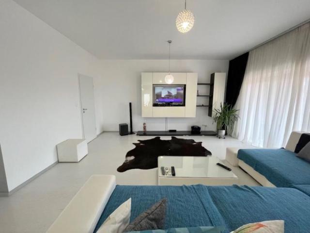 Penthouse Modern cu 3 camere cu loc de parcare Calea Lipovei