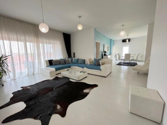 Penthouse Modern cu 3 camere cu loc de parcare Calea Lipovei