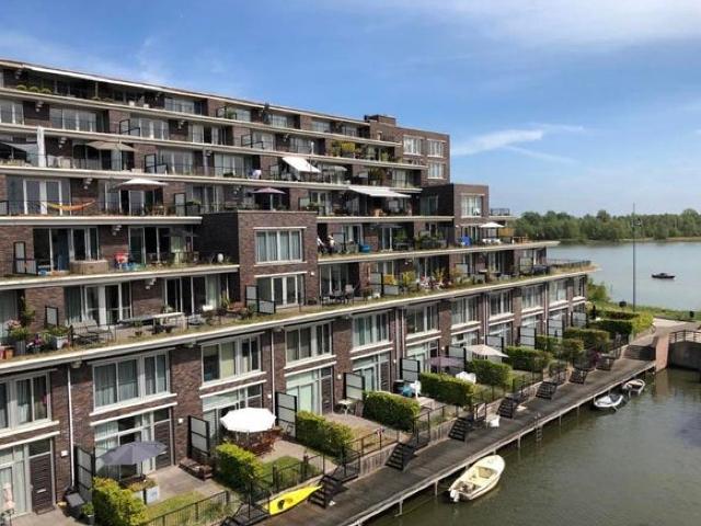 Penthouse met terras, bubbelbad and parkeerplek