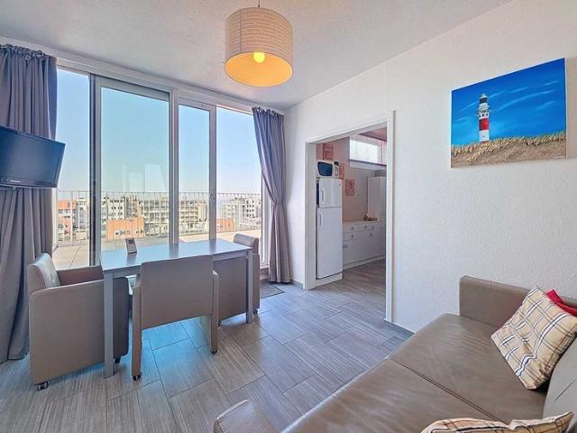 Penthouse met uitzonderlijk terras met zeezicht te Nieuwp.