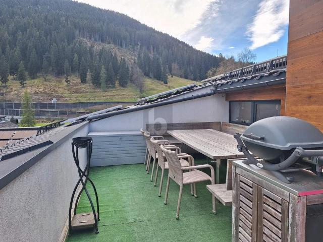 PENTHOUSE MIT EINZIGARTIGER AUSSICHT IN GUTEM ZUSTAND!