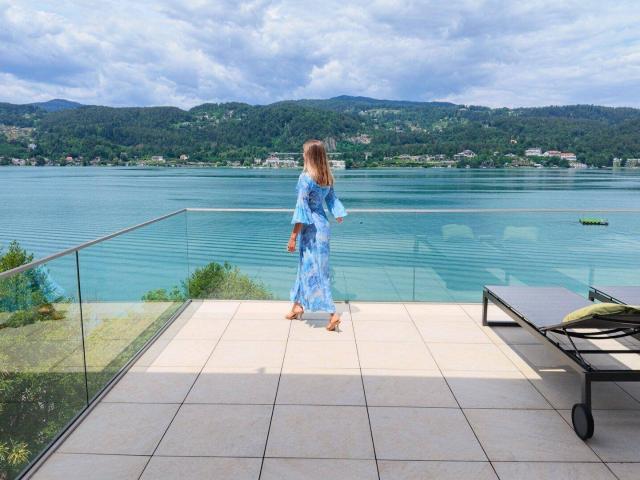 Wörthersee PENTHOUSE mit gigantischer 60 qm Seeblickterrasse neben dem begehrten Golfplatz DELLACH