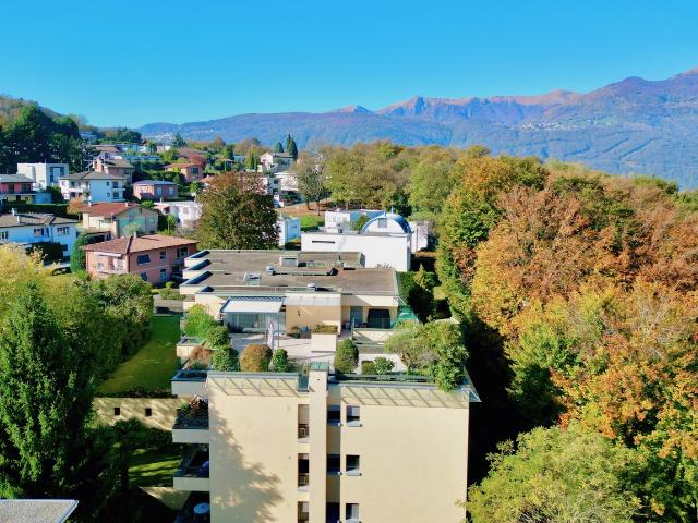 Penthouse mit großer Terrasse und Blick auf die umliegenden Berge