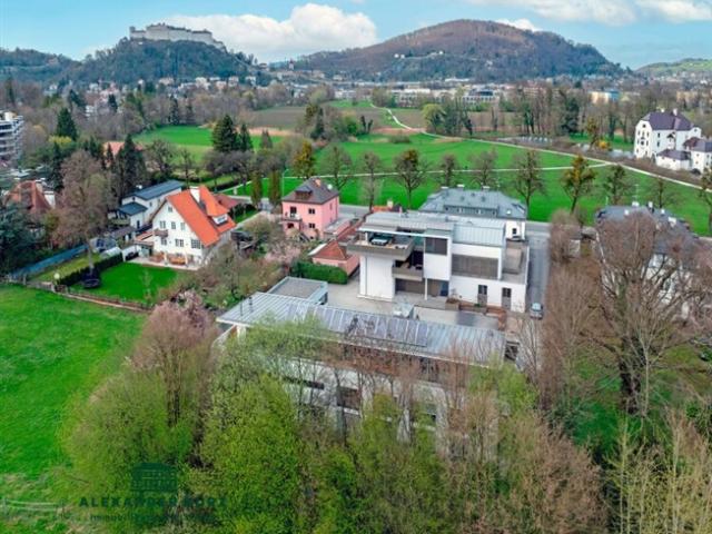 Penthouse mit 25 m Hallenbad in Nonntal