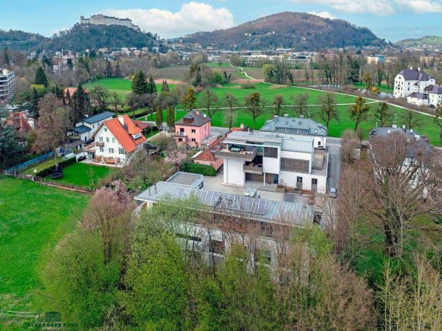 Penthouse mit 25 m Hallenbad in Nonntal